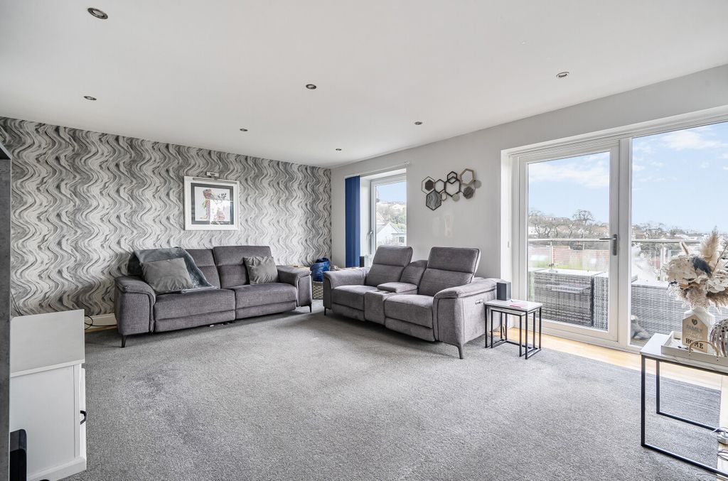 Property photo 2 of 20 1400386-10-697A4A...