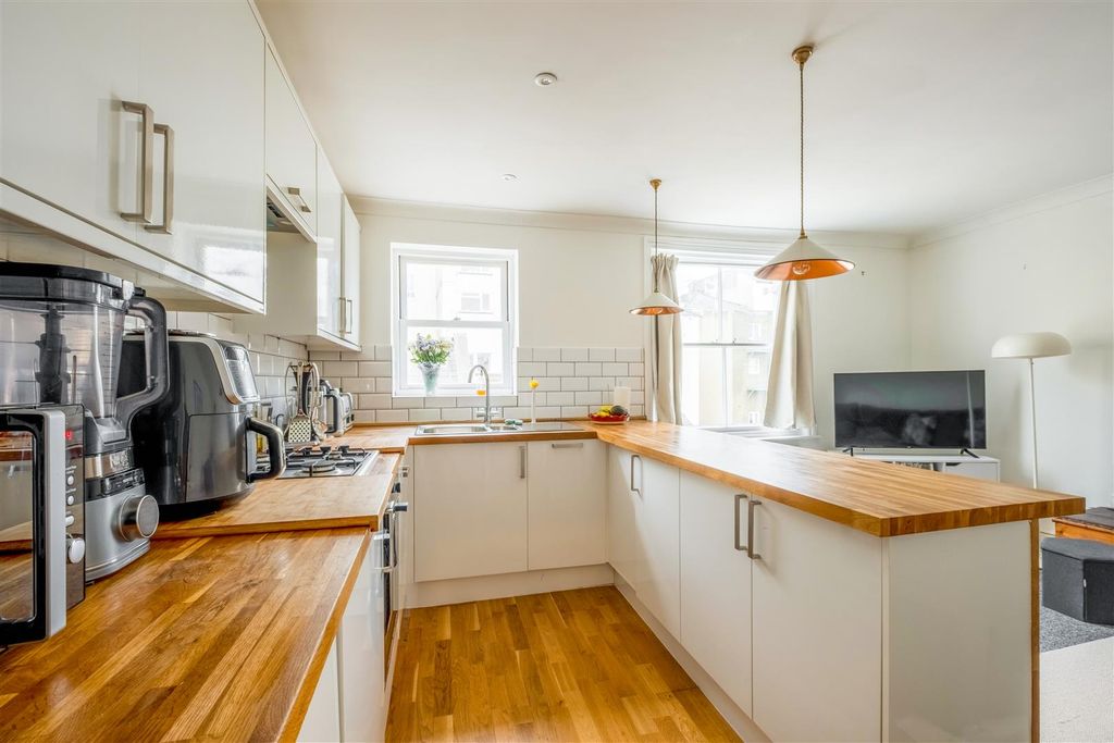 Property photo 2 of 16 19 Farm Road-3.Jpg