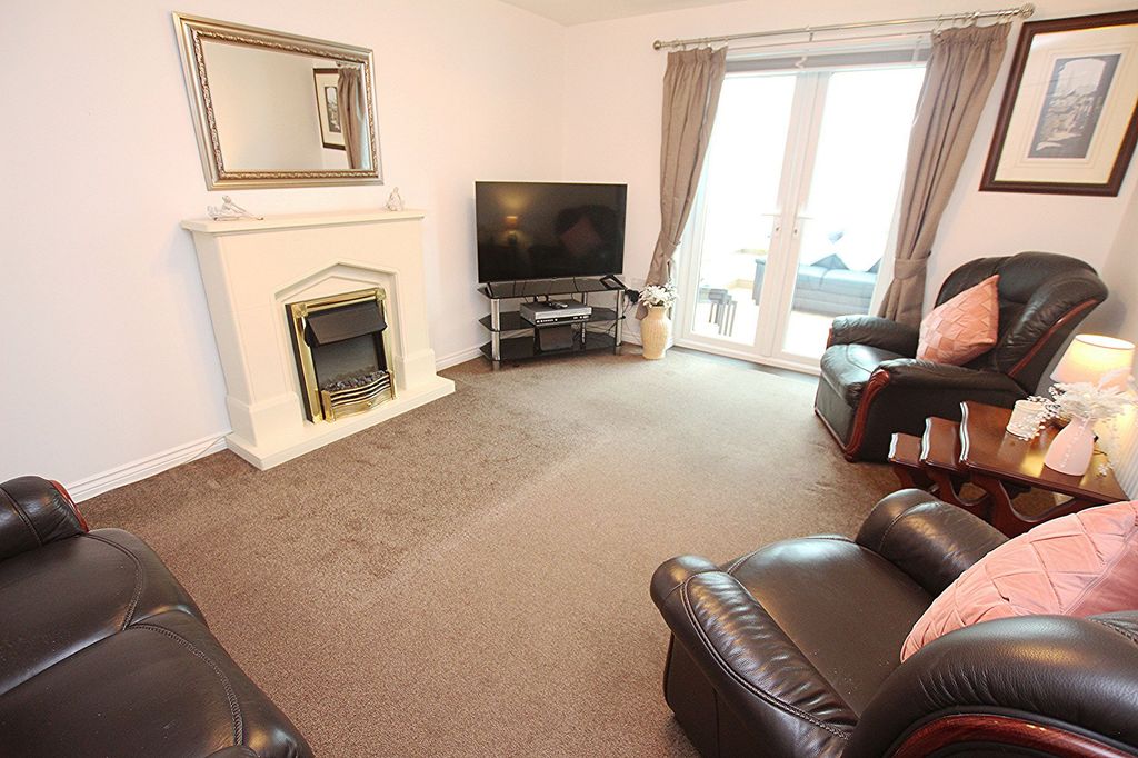 Property photo 3 of 25 Lounge