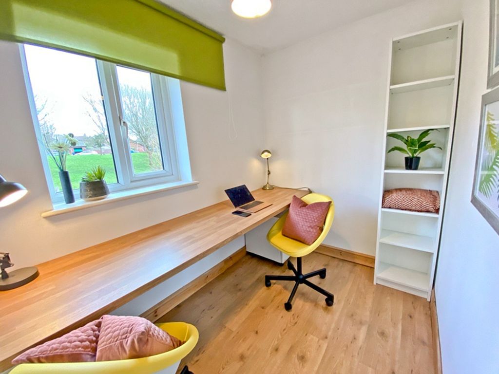 Property photo 3 of 6 This Bright And Inviting Communal Workspace Featur...