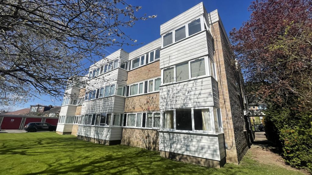 Property photo 1 of 6 2 Bedroom Ground Floor