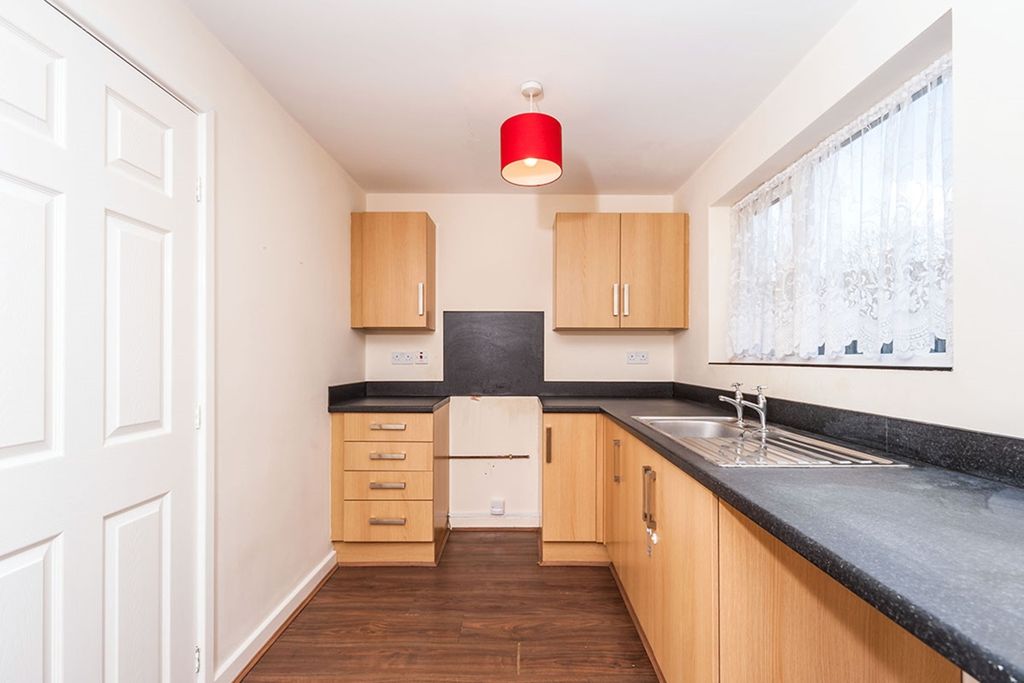 Property photo 3 of 9 Kitchen