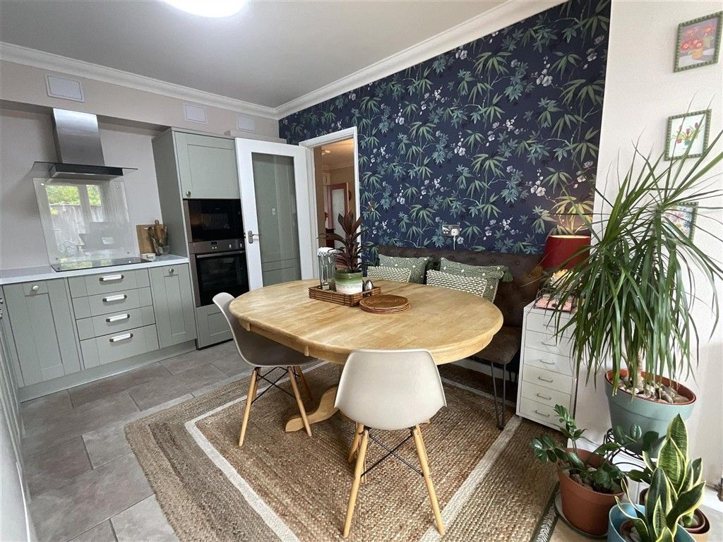 Property photo 3 of 14 Diner 2