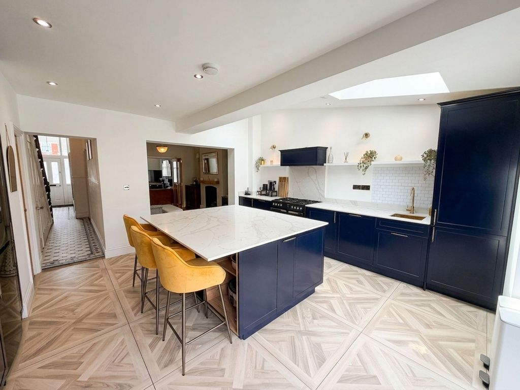 Property photo 3 of 13 Kitchen