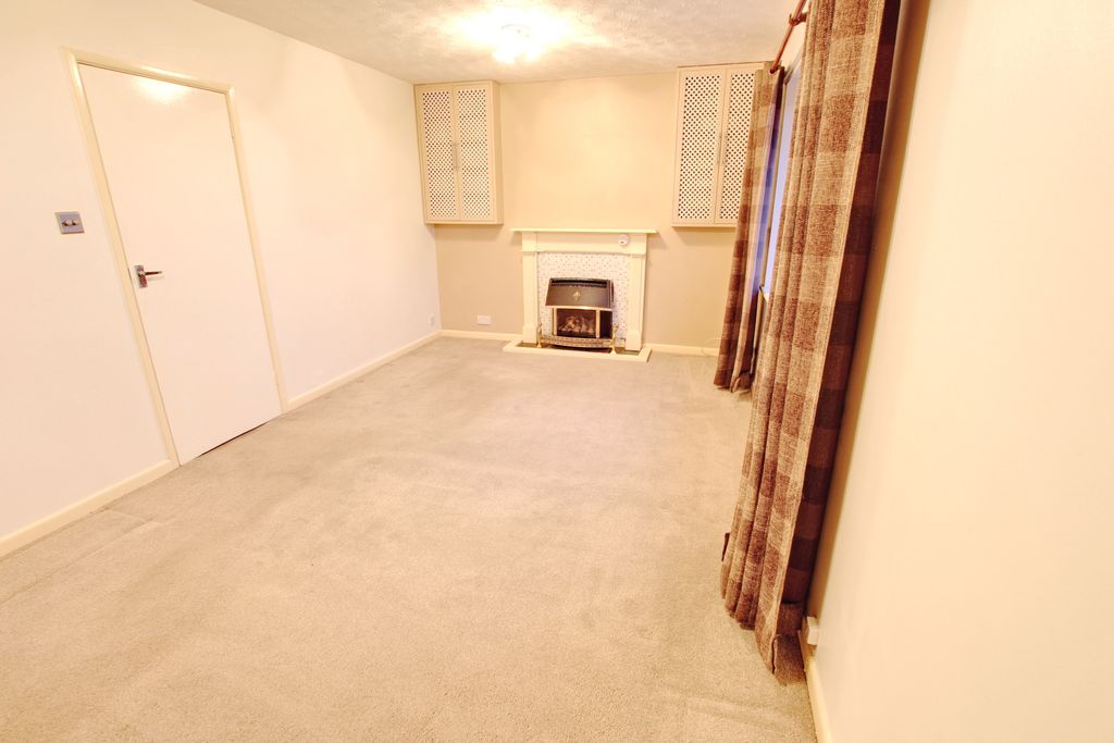 Property photo 2 of 10 Living Room