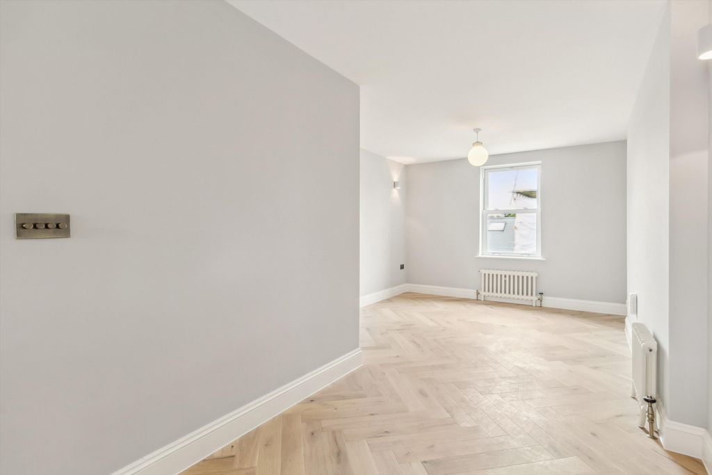 Property photo 2 of 7 Image