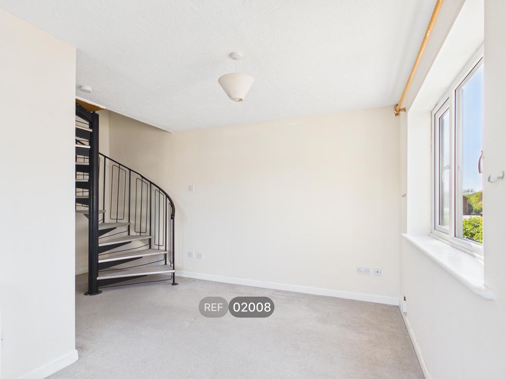 Property photo 3 of 11 Living Room