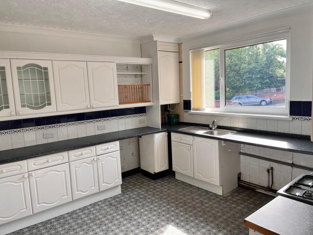 Property photo 3 of 7 Kitchen