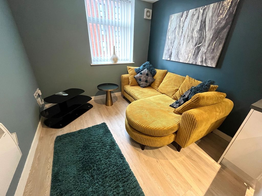 Property photo 2 of 13 F4212