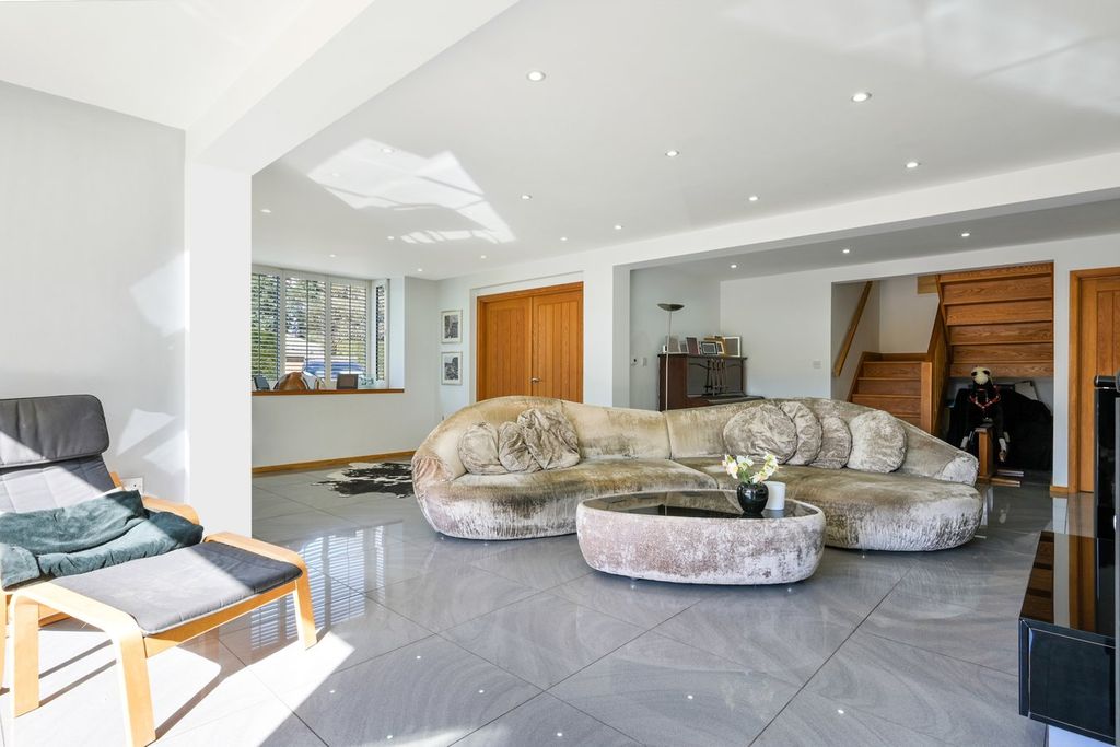 Property photo 3 of 26