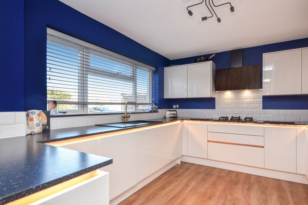 Property photo 1 of 34 Picture No. 20