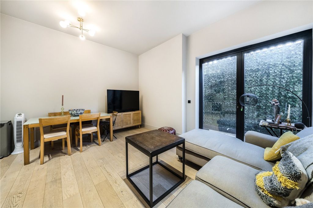 Property photo 2 of 8 Reception