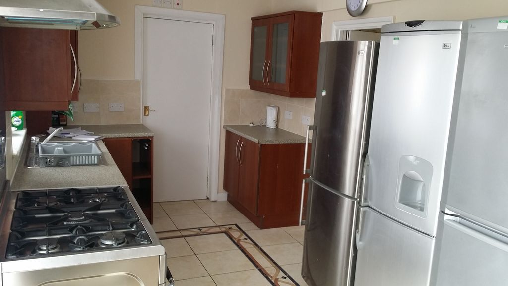 Property photo 3 of 14 Kitchen1.2 (1)