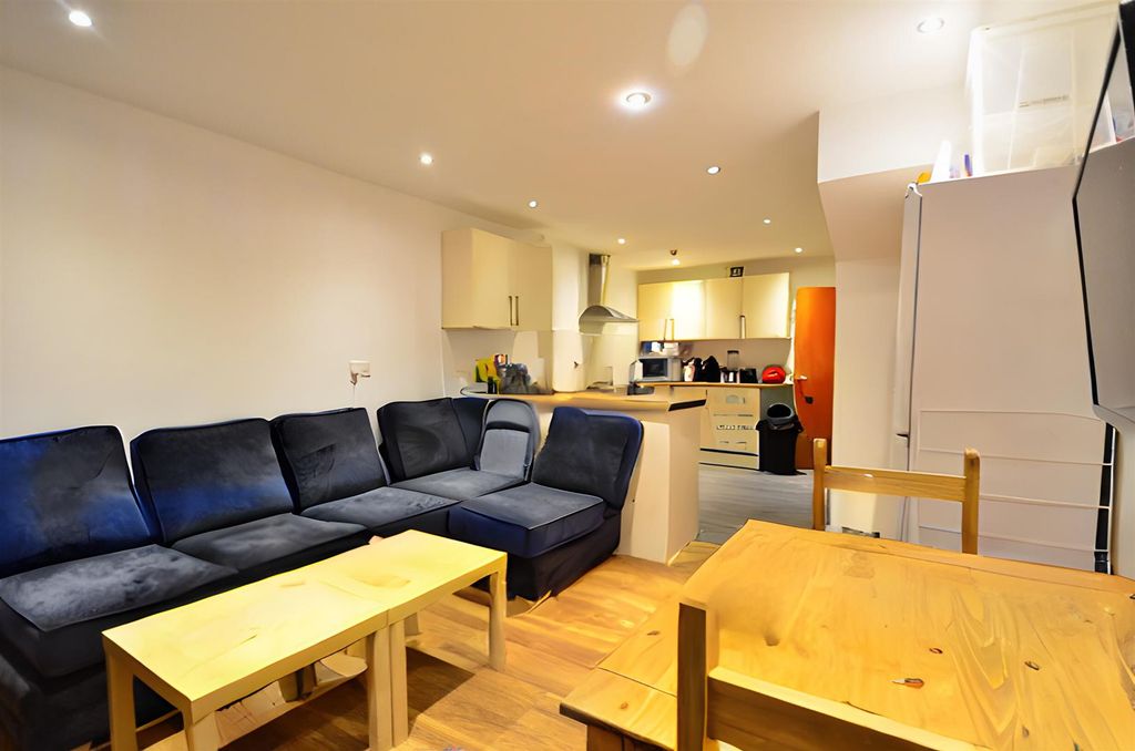 Property photo 2 of 9 94Ac4016-E053-41E7-9A7F-8Feee950834A.Jpg