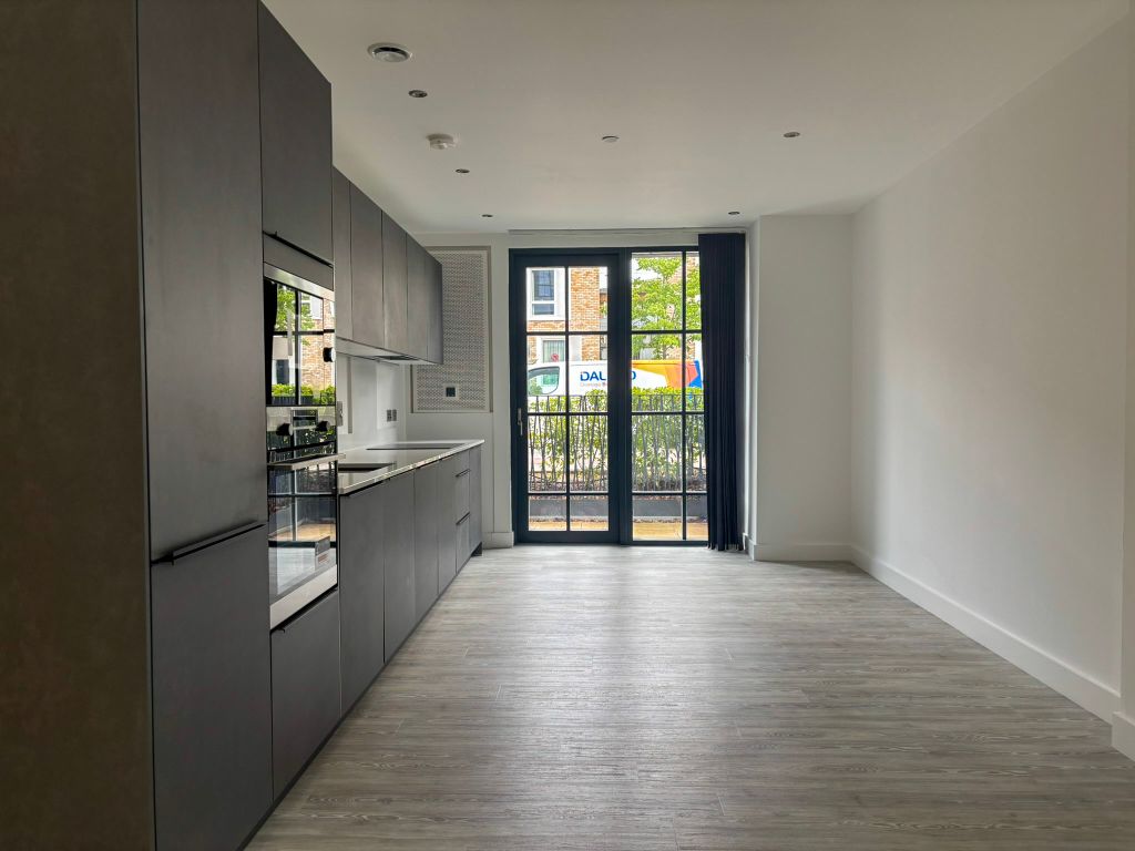 Property photo 3 of 19 Kitchen