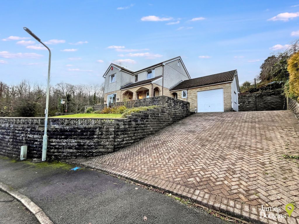 Property photo 2 of 20 Front2 (4)