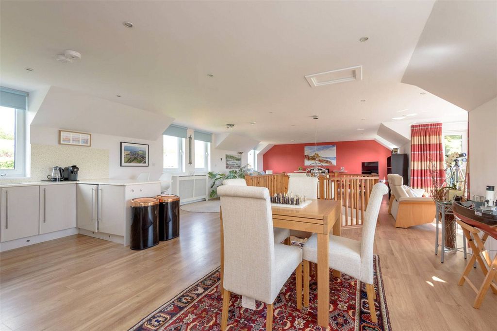 Property photo 3 of 38 Dining Kitchen