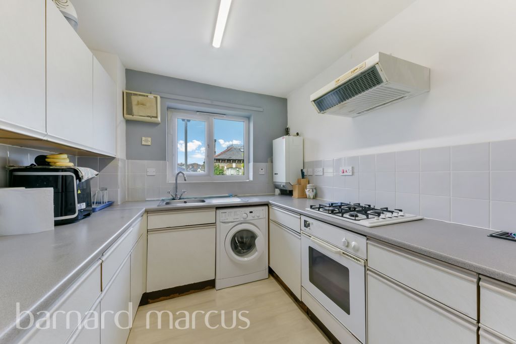 Property photo 3 of 8 Kitchen
