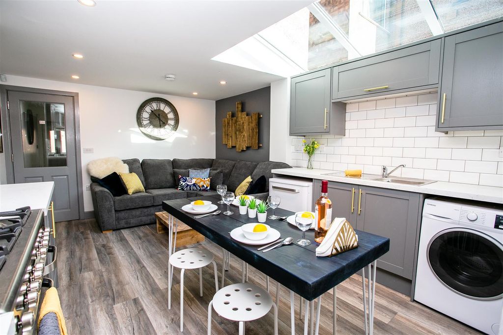 Property photo 3 of 6 34Stmr-32.Jpg