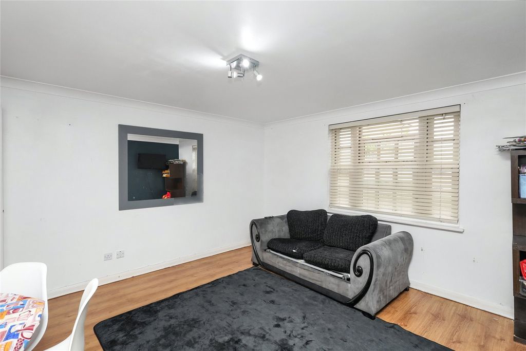 Property photo 3 of 7 Lounge