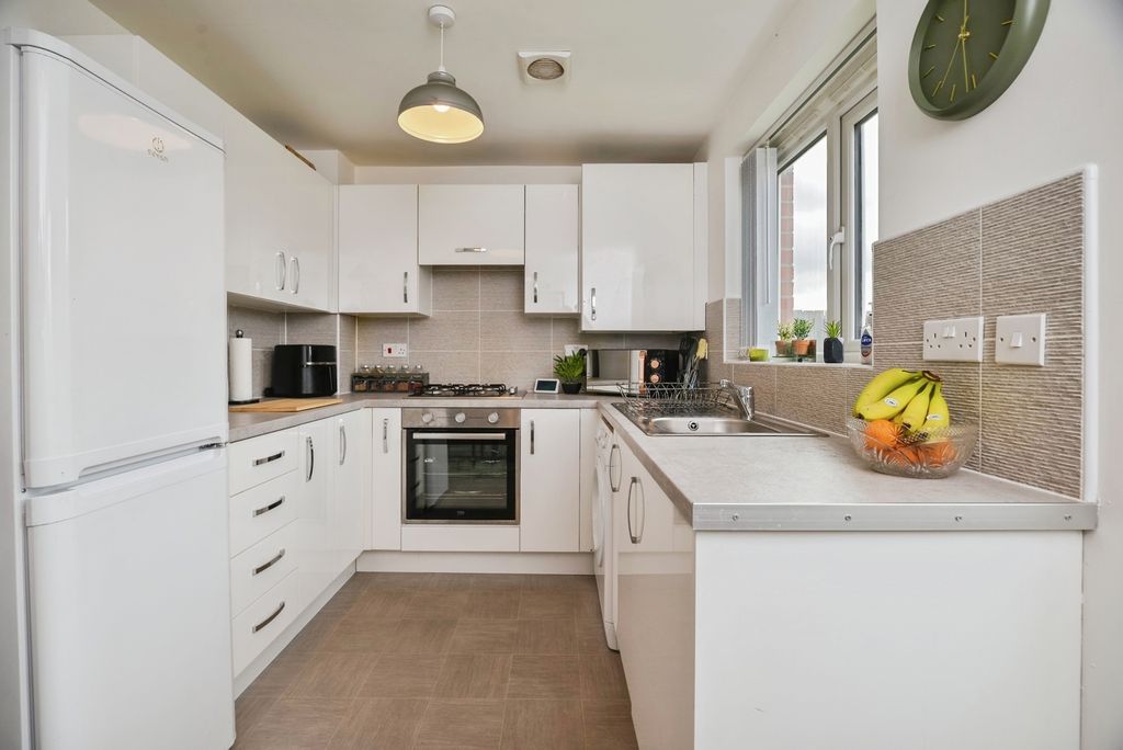 Property photo 3 of 10 Pbox-Img.Jpg