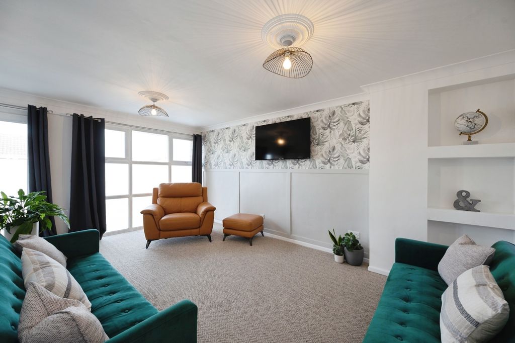 Property photo 1 of 17 Pbox-Img.Jpg