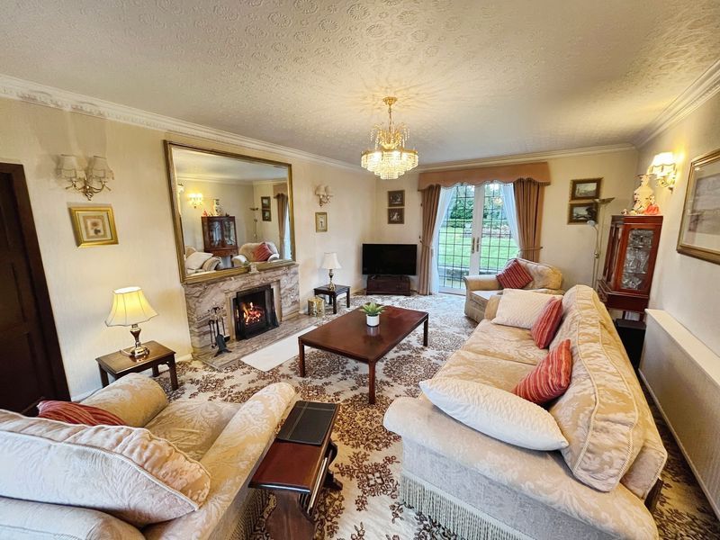 Property photo 3 of 34 Lounge