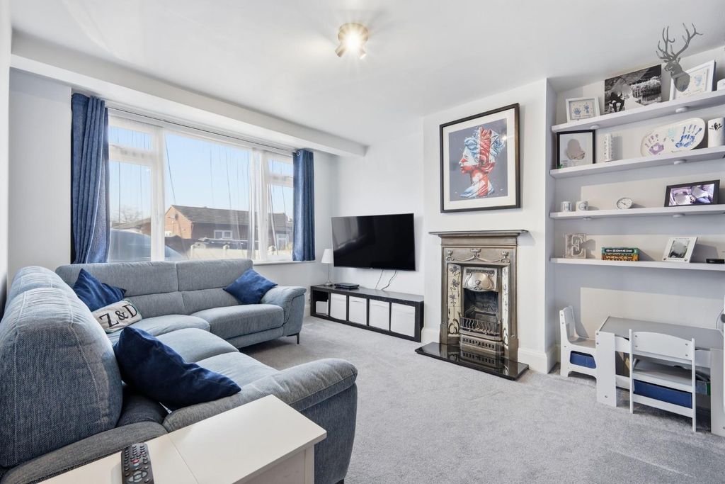 Property photo 2 of 25