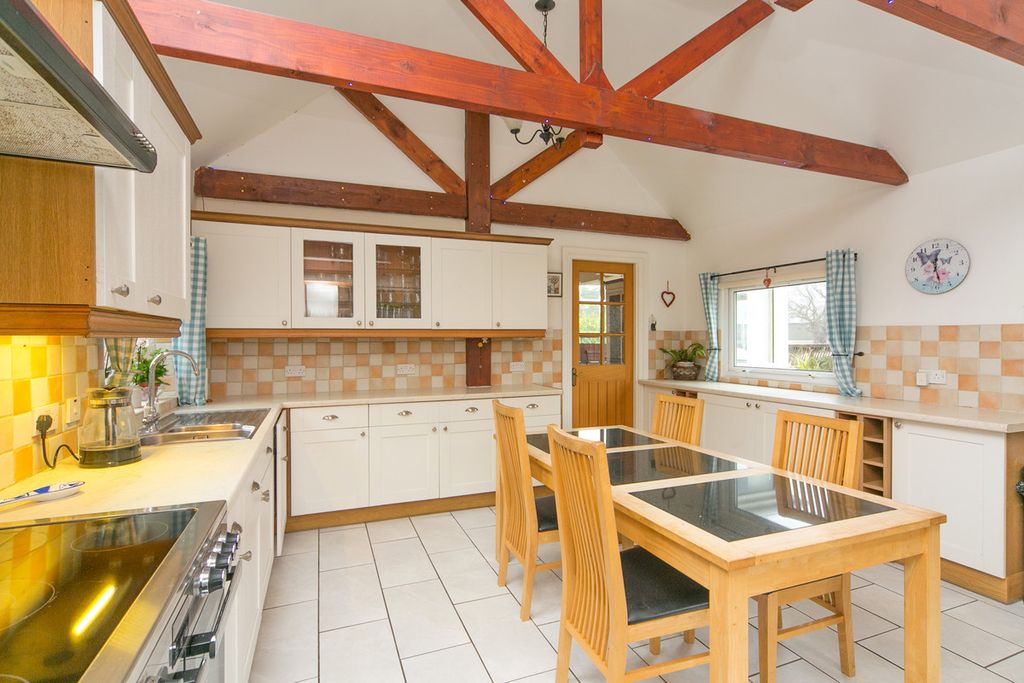 Property photo 2 of 23