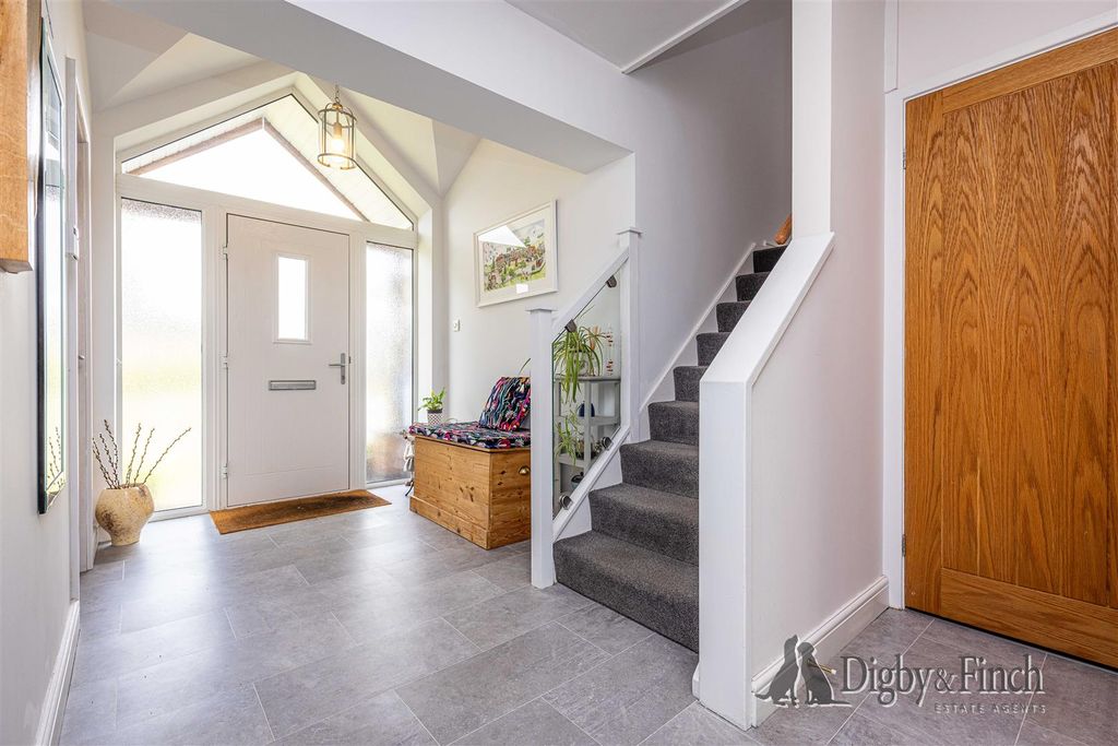 Property photo 3 of 25 Entrance Hall