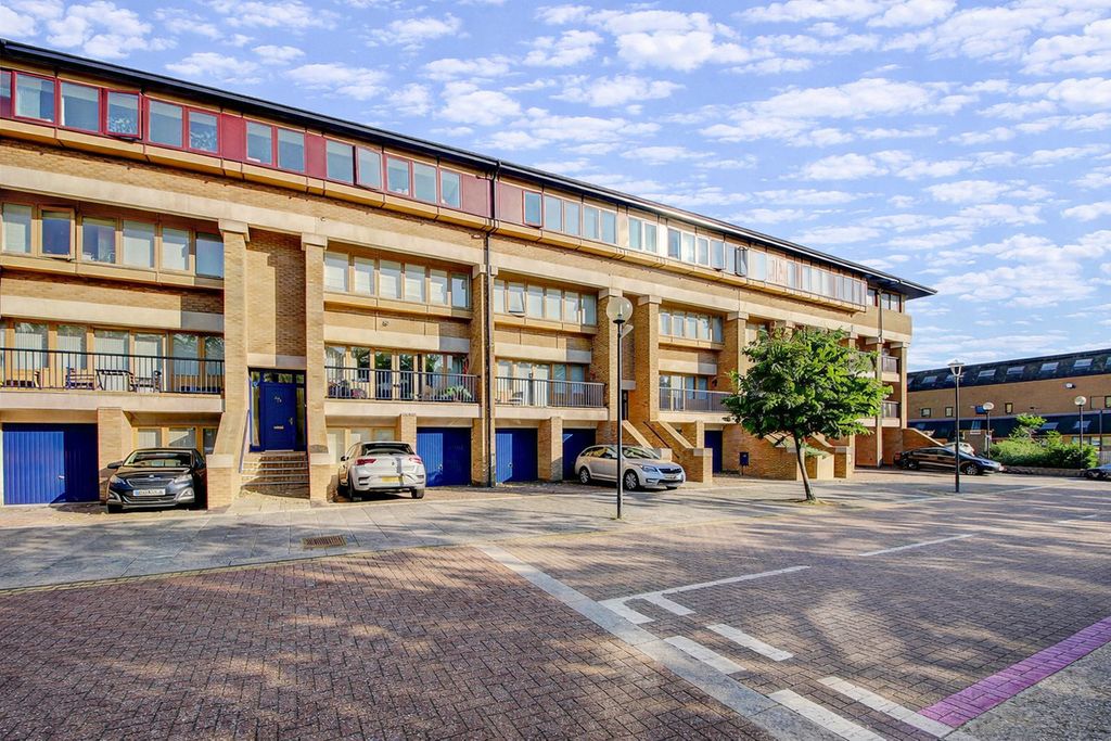 Property photo 1 of 21