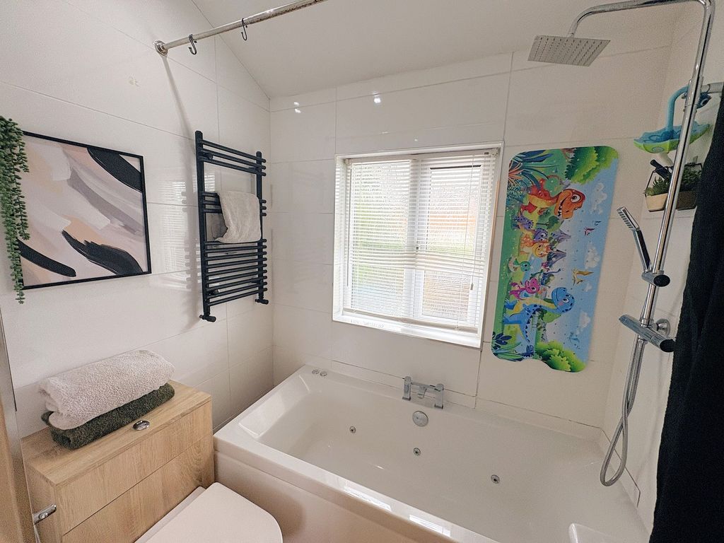Property photo 3 of 25