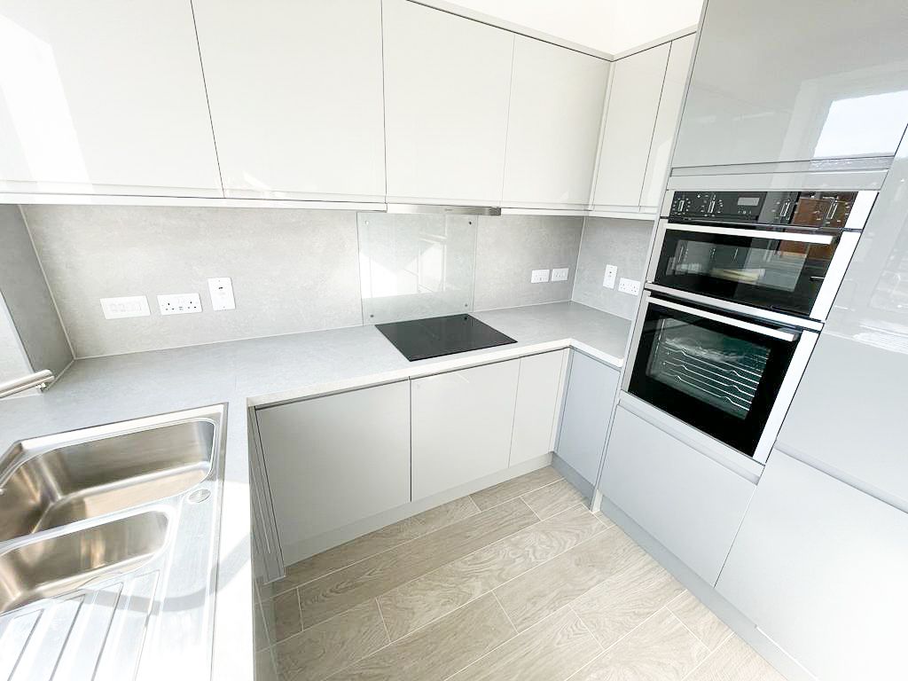 Property photo 3 of 13 Img_15921_2_Original