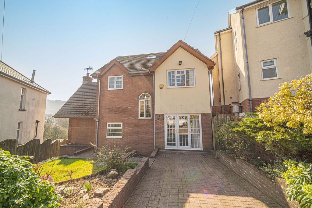 Property photo 1 of 30