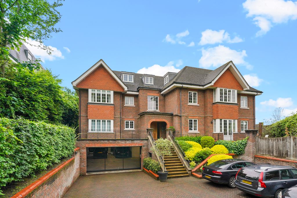 Property photo 2 of 15 12 - Clare Hill Cour