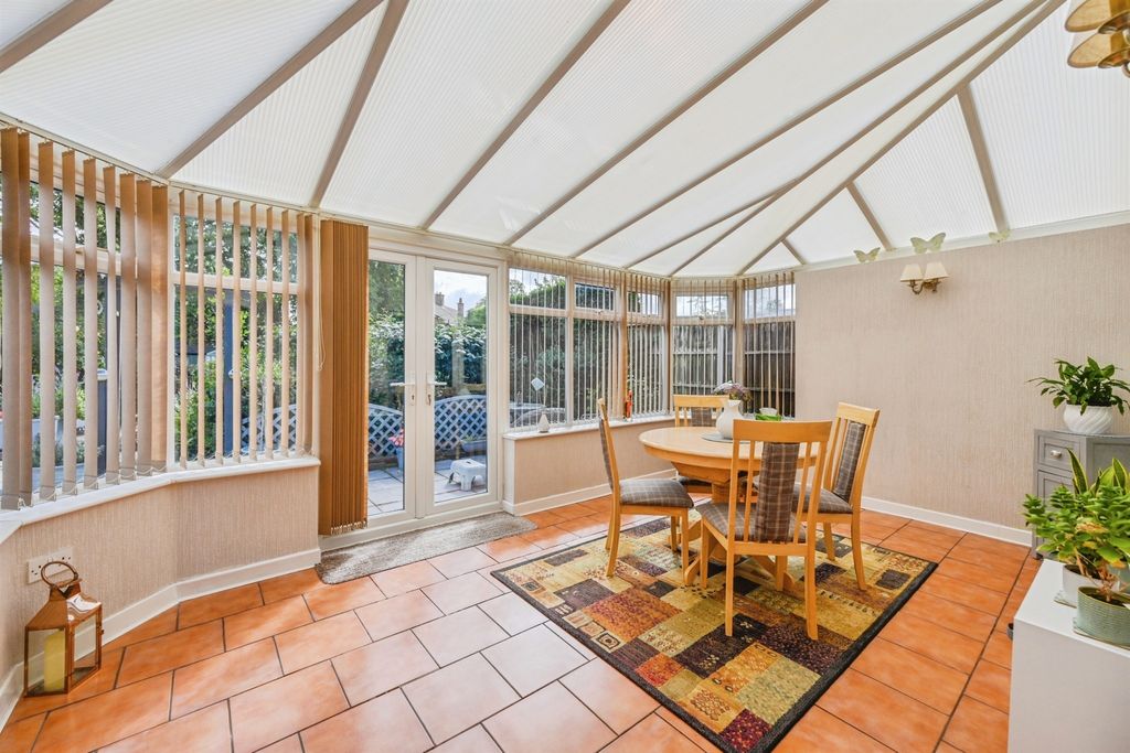 Property photo 2 of 17 Conservatory: