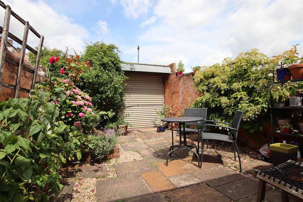 Property photo 2 of 11 Garden.Jpg
