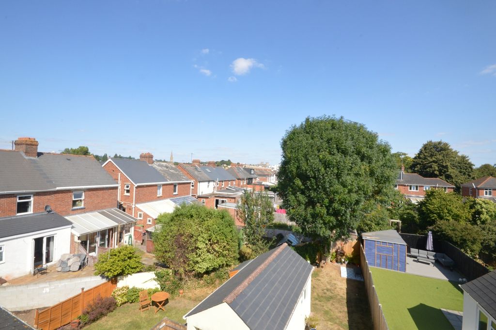 Property photo 2 of 23 Picture No. 27