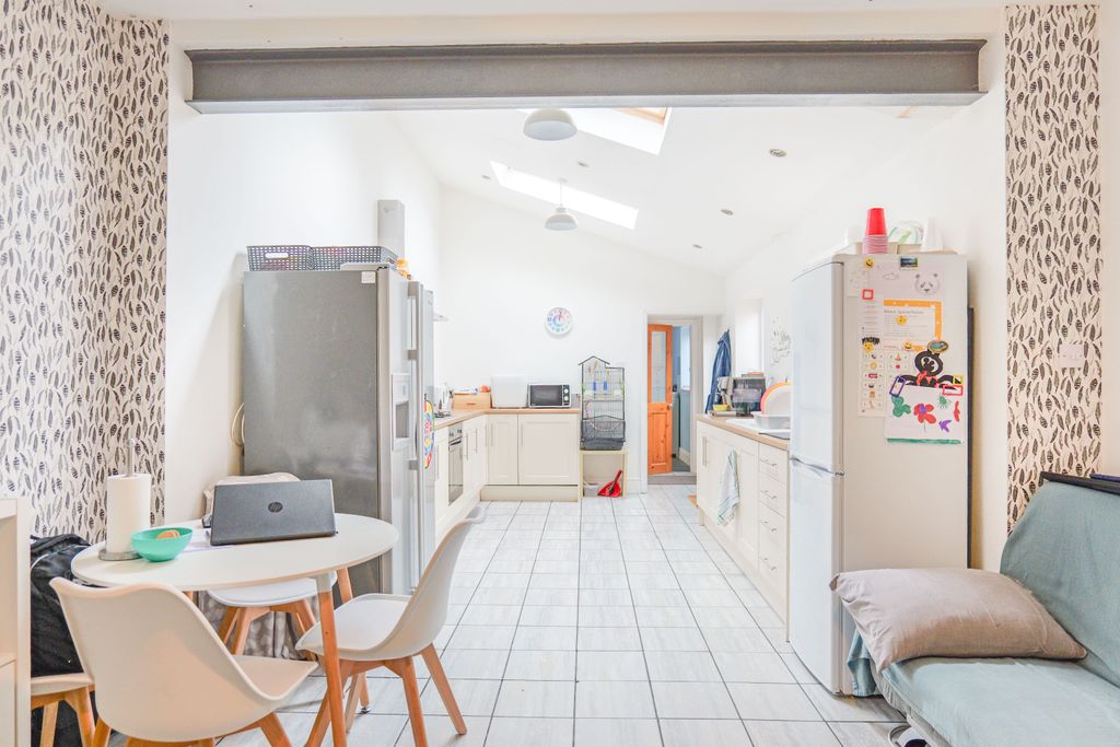 Property photo 3 of 20