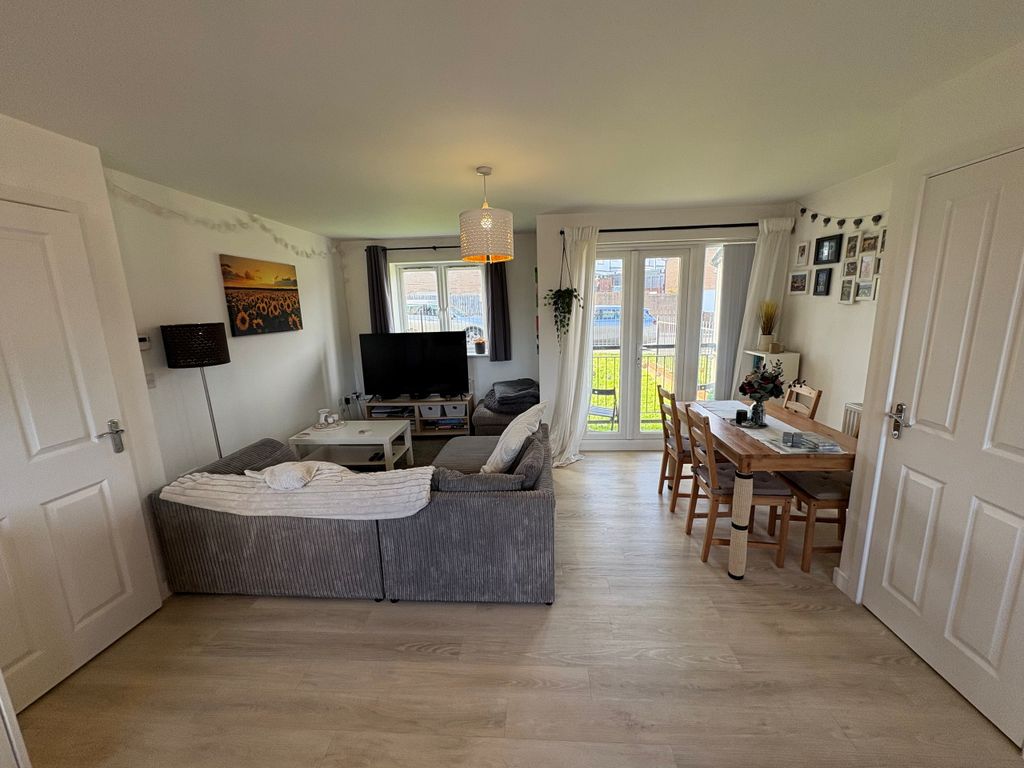 Property photo 3 of 8 Lounge Area