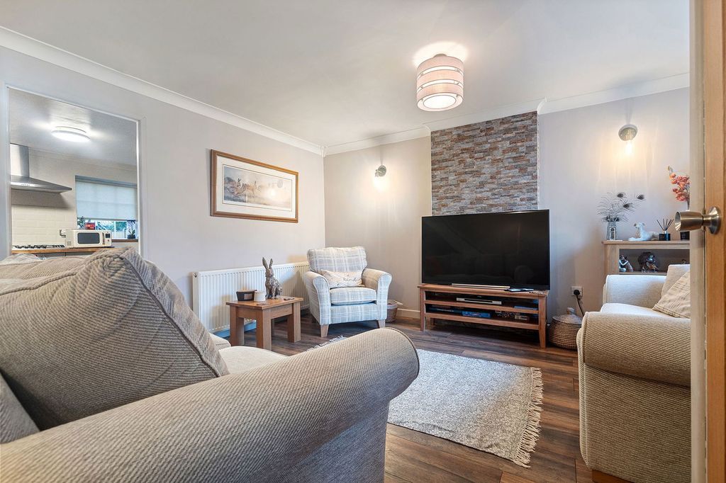 Property photo 2 of 27