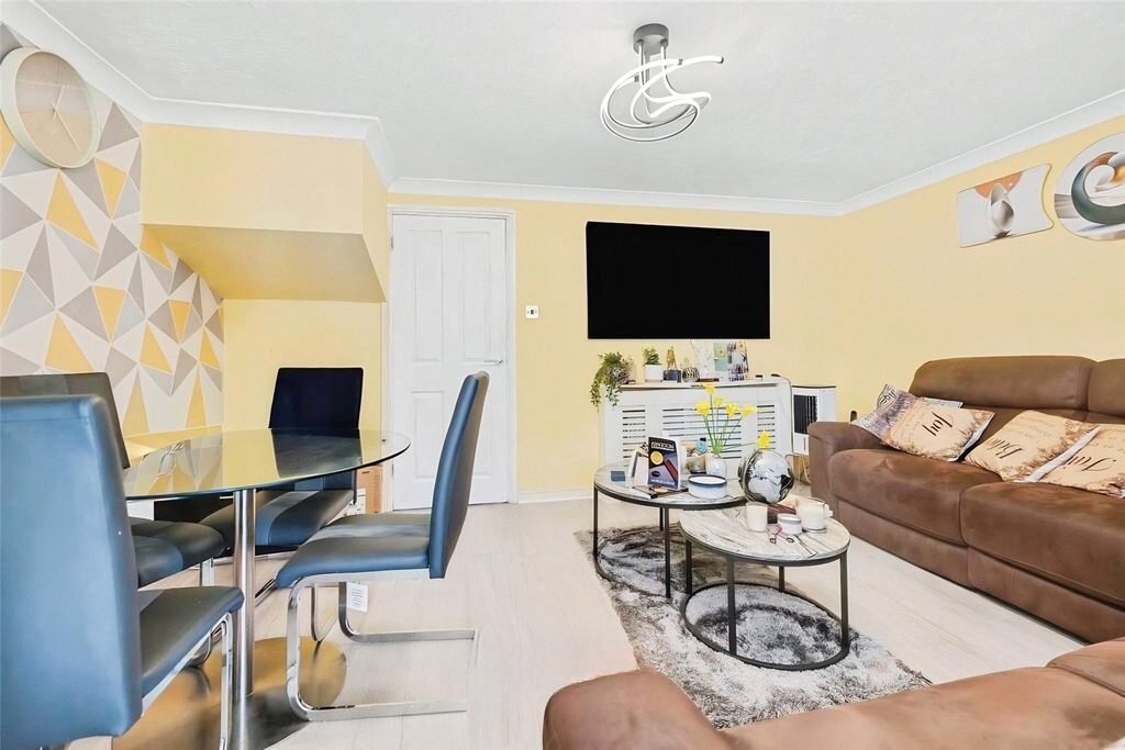 Property photo 2 of 17 Picture No. 27