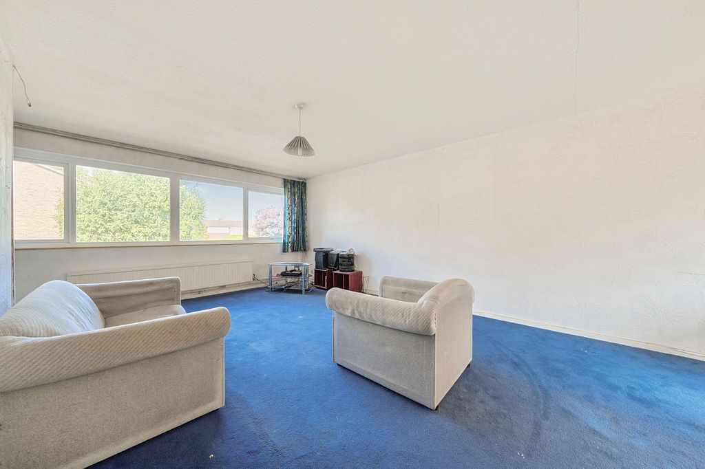 Property photo 2 of 8