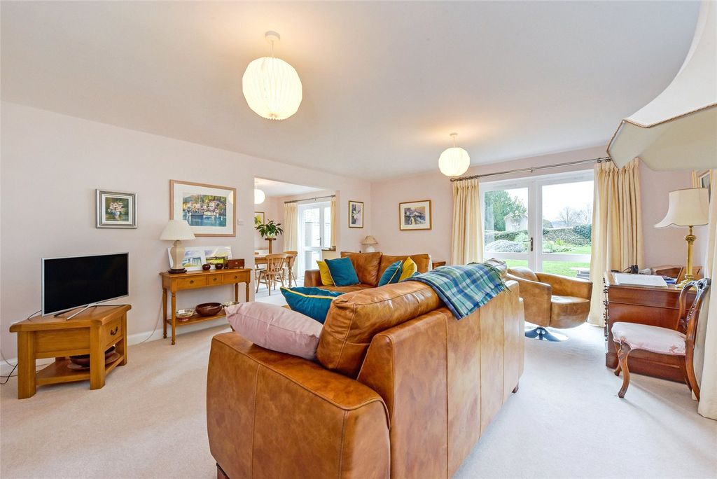 Property photo 2 of 17 Sitting Room