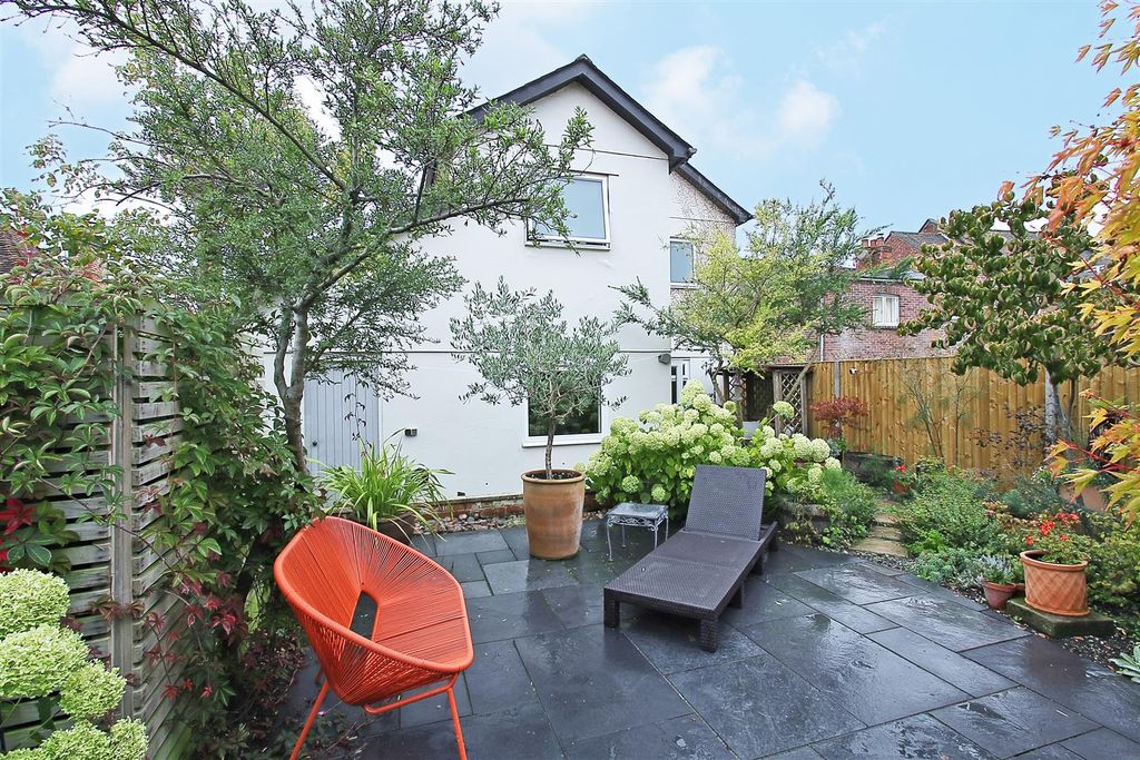 Property photo 1 of 12 The Arches - Garden