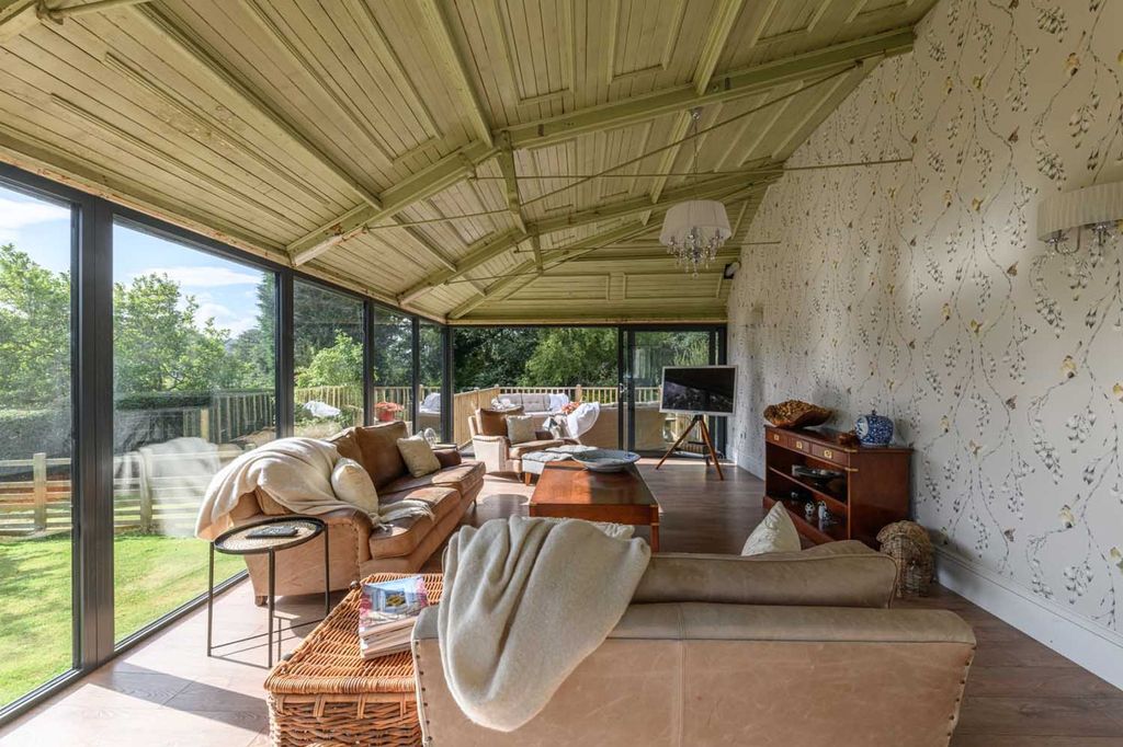 Property photo 3 of 31