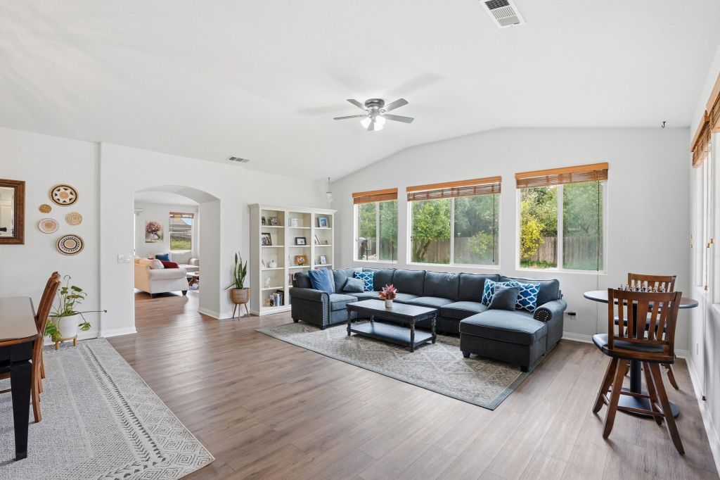 Property photo 2 of 10 <Alttext/>