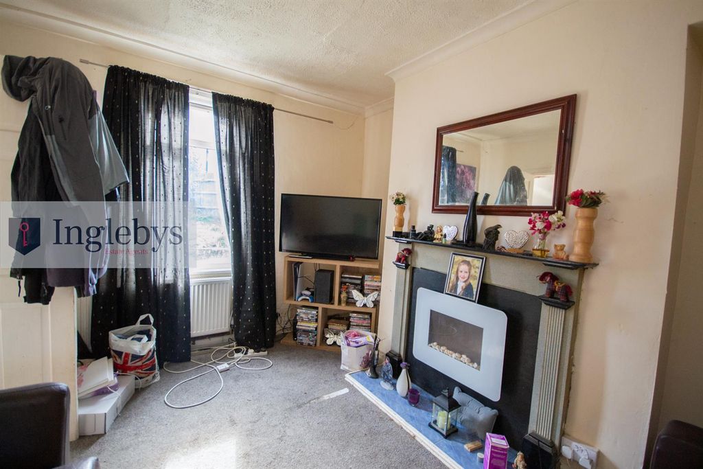 Property photo 2 of 12