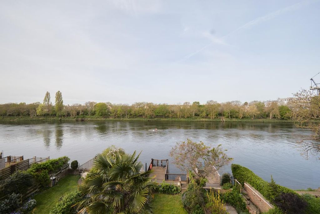 Property photo 2 of 47