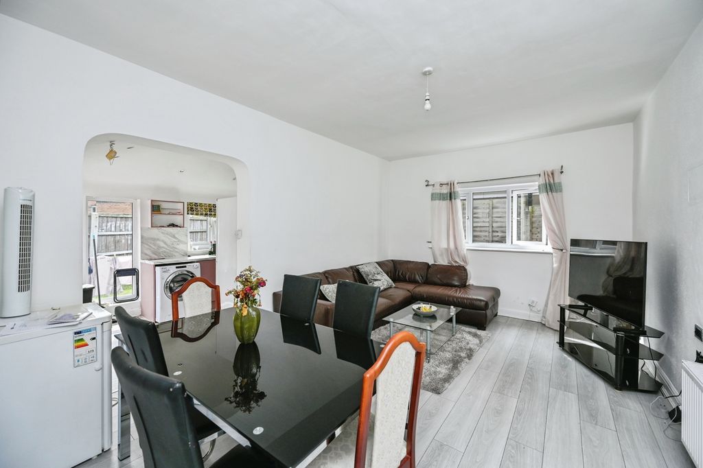 Property photo 3 of 14 Pbox-Img.Jpg